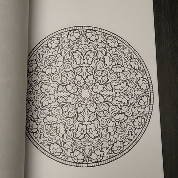 Mandala adult coloring book - Picture 5 of 16